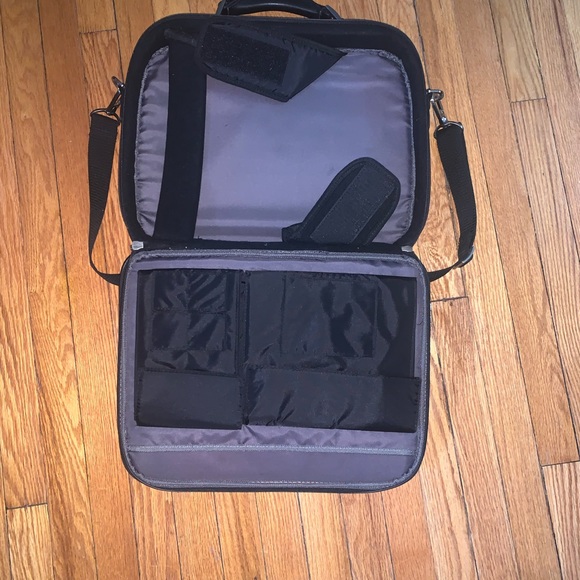 Kenneth Cole Computer Bag - Picture 4 of 9